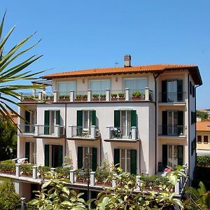 Riviera Residence